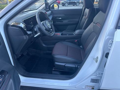 New 2026 Nissan Kicks SR image 9