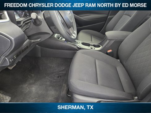 Used 2025 Toyota Corolla LE image 8