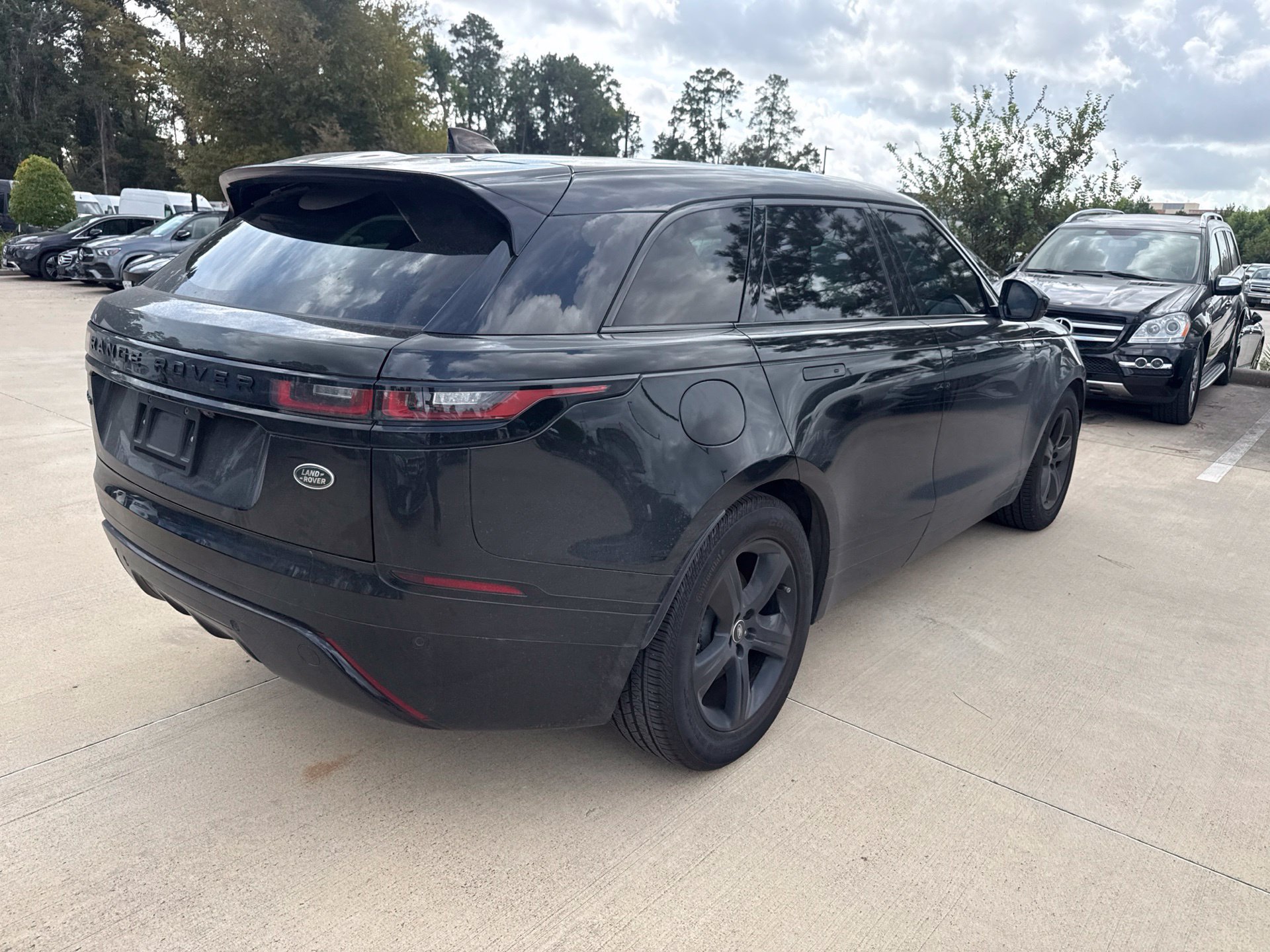 Used 2022 Land Rover Range Rover Velar R-Dynamic S AWD/4WD image 4