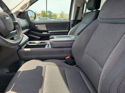 Used 2025 Ford Expedition Active RWD image 23