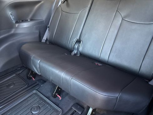 Certified 2025 Toyota Sienna XSE image 21