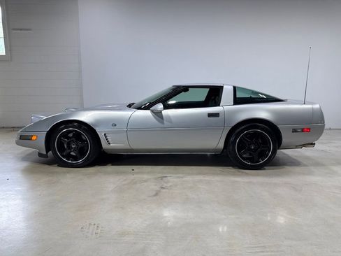 Used 1996 Chevrolet Corvette Coupe RWD image 4