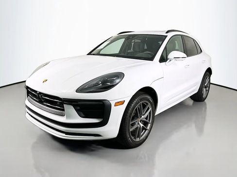 New 2025 Porsche Macan image 1