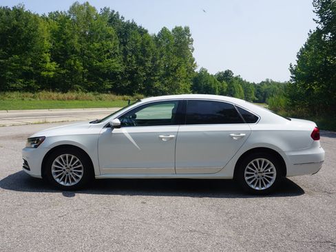 Used 2016 Volkswagen Passat 1.8T SE image 2