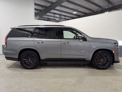 Used 2024 Cadillac Escalade V w/ LPO, ONYX Package image 2