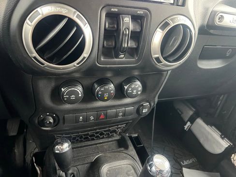 Used 2016 Jeep Wrangler Unlimited Sahara w/ Connectivity Group image 15