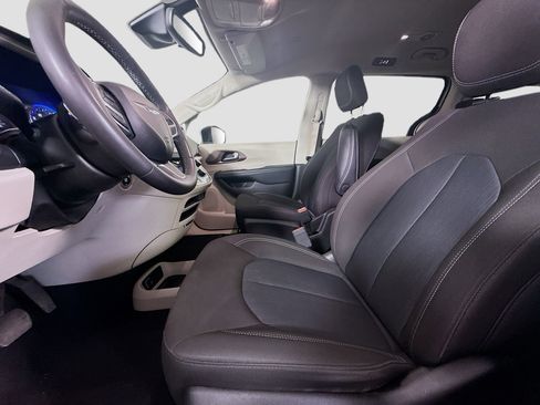 Used 2023 Chrysler Voyager LX FWD image 22