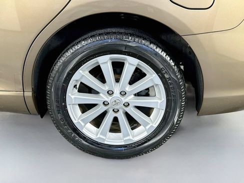 Used 2011 Toyota Venza w/ Leather Pkg FWD image 32