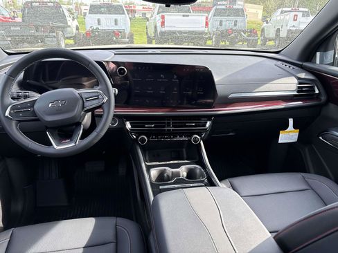 New 2026 Chevrolet Traverse Z71 w/ Driver Confidence Package AWD/4WD image 9