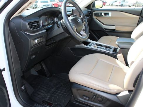 Used 2020 Ford Explorer XLT w/ Equipment Group 202A RWD image 12
