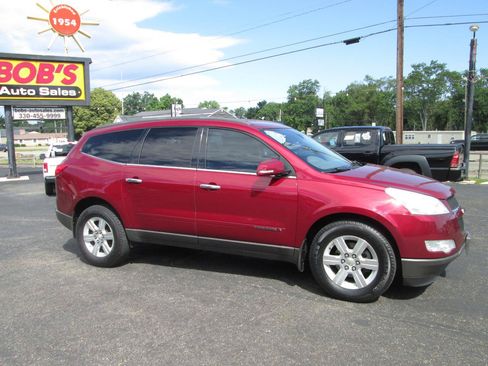 Used 2009 Chevrolet Traverse LT AWD/4WD image 1