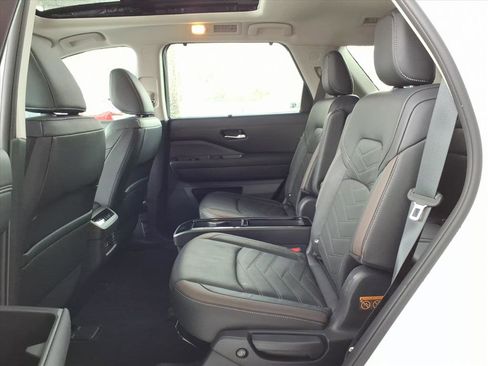 Certified 2025 Nissan Pathfinder Platinum image 20