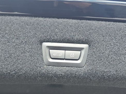 Used 2025 BMW i7 eDrive50 w/ M Sport Package RWD image 17