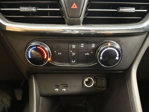 Used 2025 Buick Encore GX Preferred image 13