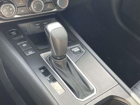 Used 2025 Nissan Kicks SV image 22