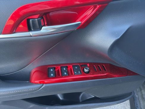 Used 2019 Toyota Camry SE image 14