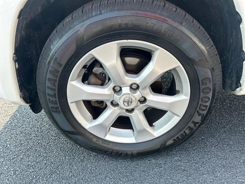 Used 2011 Toyota RAV4 Limited AWD/4WD image 9