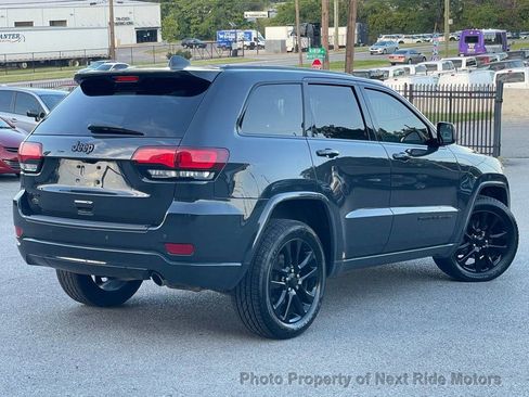 Used 2018 Jeep Grand Cherokee Altitude image 27