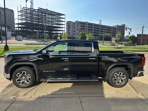 Used 2024 GMC Sierra 1500 SLT w/ SLT Premium Plus Package AWD/4WD image 5