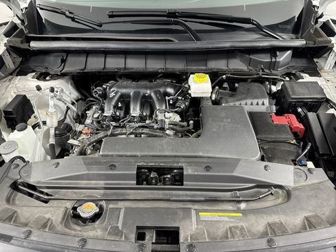 Used 2025 Nissan Pathfinder SL AWD/4WD image 28