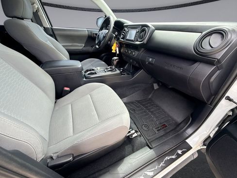 Used 2018 Toyota Tacoma SR w/ SR Convenience Package RWD image 15