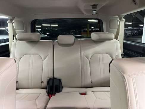 Used 2024 Ford Expedition Max Platinum image 11