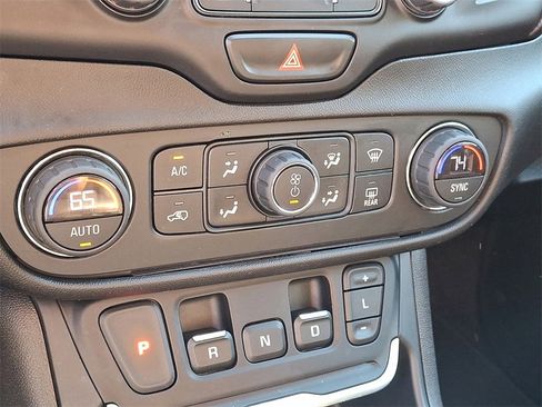 Certified 2019 GMC Terrain SLE w/ Driver Convenience Package image 16