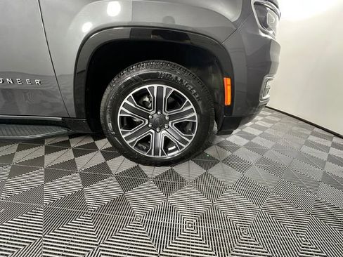Certified 2024 Jeep Wagoneer L Series II w/ Flexible Seating Group AWD/4WD image 4