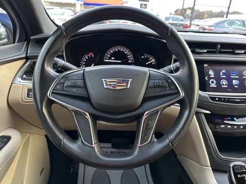 Used 2018 Cadillac XT5 FWD image 15