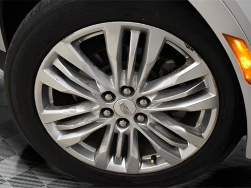 Used 2018 Cadillac XT5 Premium Luxury image 32