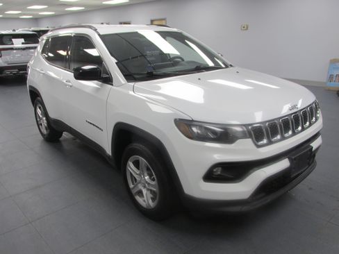 Used 2024 Jeep Compass Latitude image 3