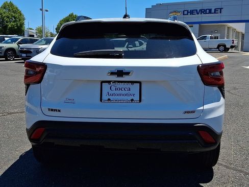Certified 2024 Chevrolet Trax RS w/ Sunroof Package FWD image 8