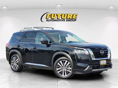 Used 2022 Nissan Pathfinder Platinum w/ Cargo Package
