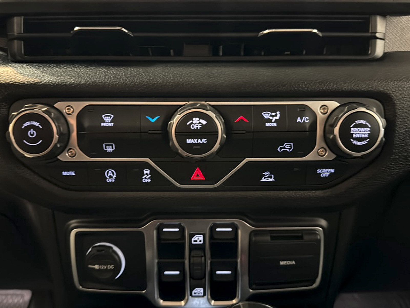 Used 2025 Jeep Gladiator Sport AWD/4WD image 17
