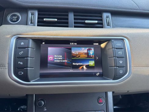 Used 2018 Land Rover Range Rover Evoque SE Premium image 12