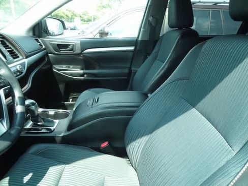 Used 2015 Toyota Highlander Plus AWD/4WD image 6