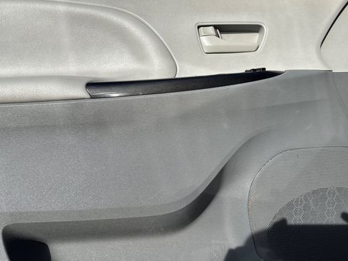 Used 2013 Toyota Sienna LE image 8