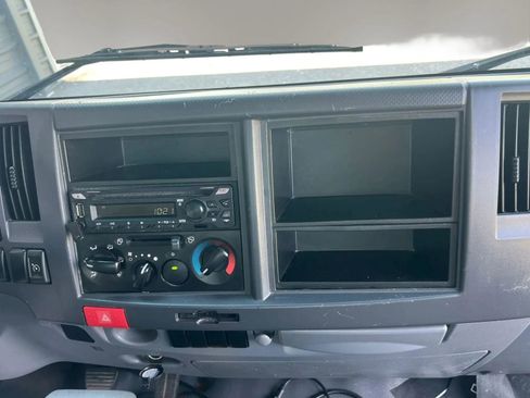 Used 2019 Isuzu NPR RWD image 11