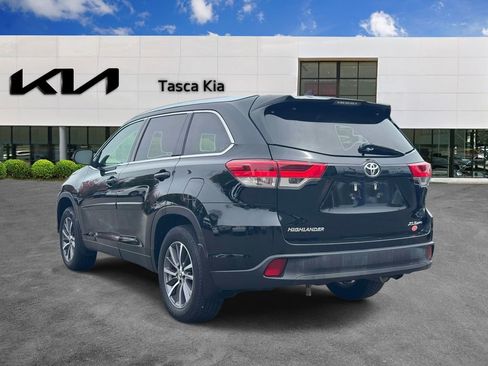 Used 2019 Toyota Highlander XLE AWD/4WD image 6