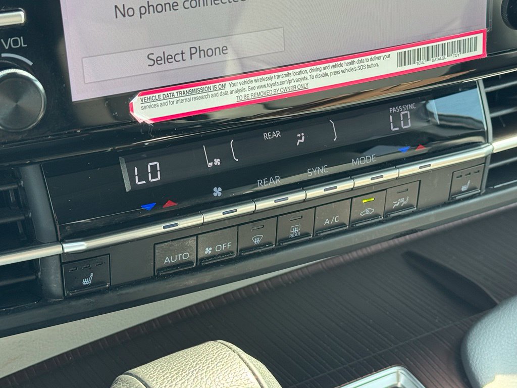 Used 2024 Toyota Sienna XLE FWD image 33