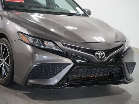 Used 2023 Toyota Camry SE FWD image 4