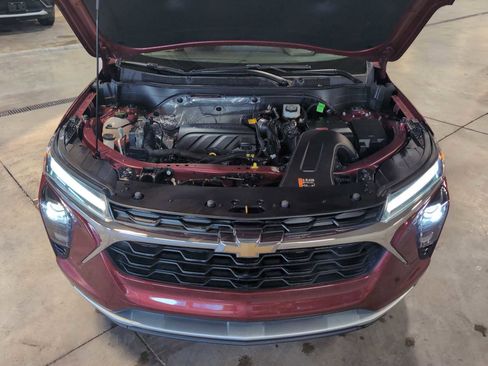 Used 2025 Chevrolet Trax LT w/ LT Convenience Package image 30