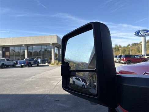 Used 2025 Chevrolet Silverado 2500 Custom w/ Custom Value Package image 18