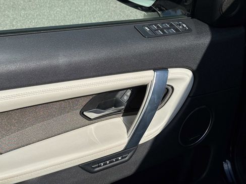 Used 2020 Land Rover Discovery Sport SE R-Dynamic image 20