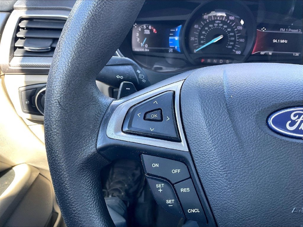 Used 2018 Ford Fusion SE w/ Fusion SE Technology Package FWD image 21