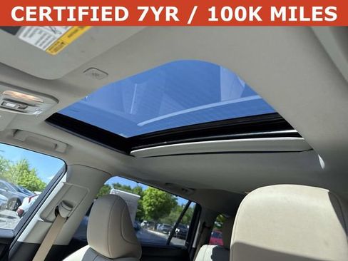 Used 2023 Toyota Highlander XLE AWD/4WD image 16