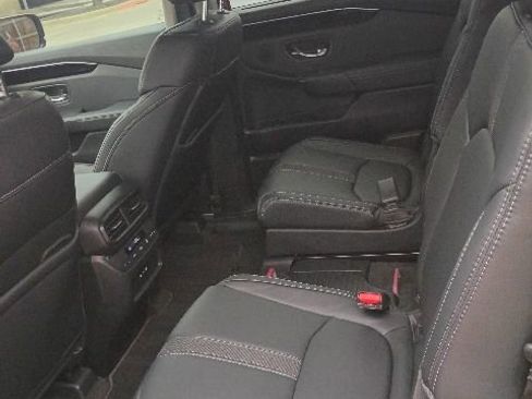 Used 2025 Honda Pilot EX-L image 5