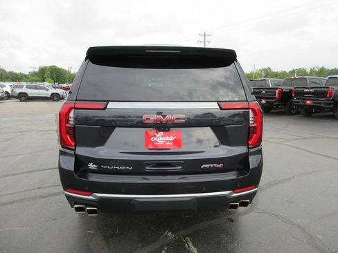 Used 2025 GMC Yukon AT4 w/ AT4 Premium Package AWD/4WD image 7