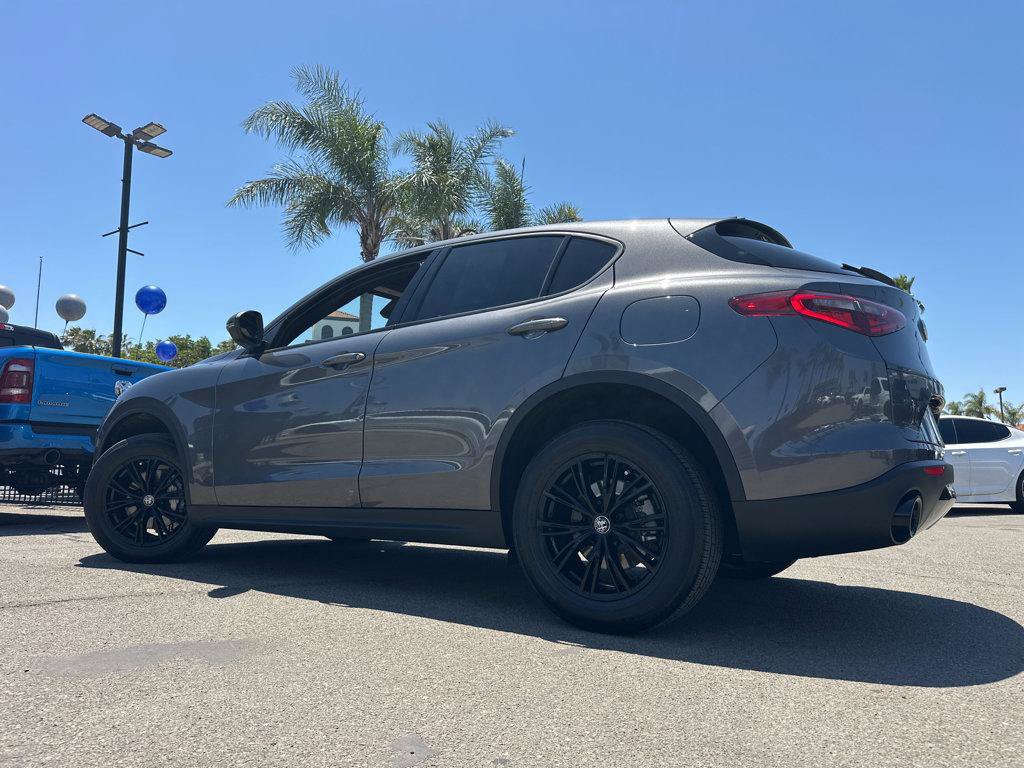 Used 2023 Alfa Romeo Stelvio Sprint RWD image 3