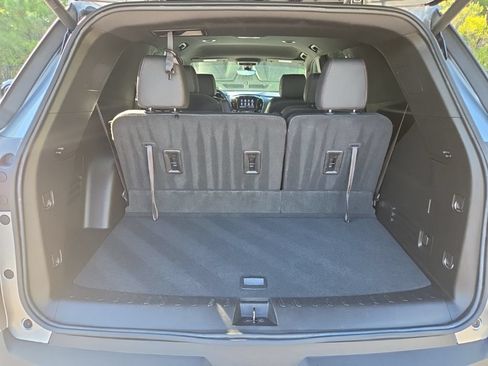 Used 2023 Chevrolet Traverse RS FWD image 35